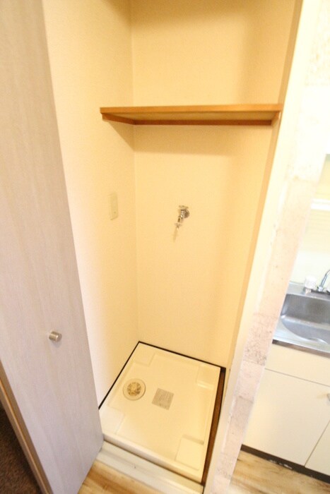 物件内観写真14　(洗濯機置場)