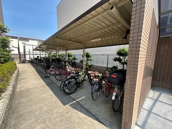 物件外観写真5　(駐輪場)