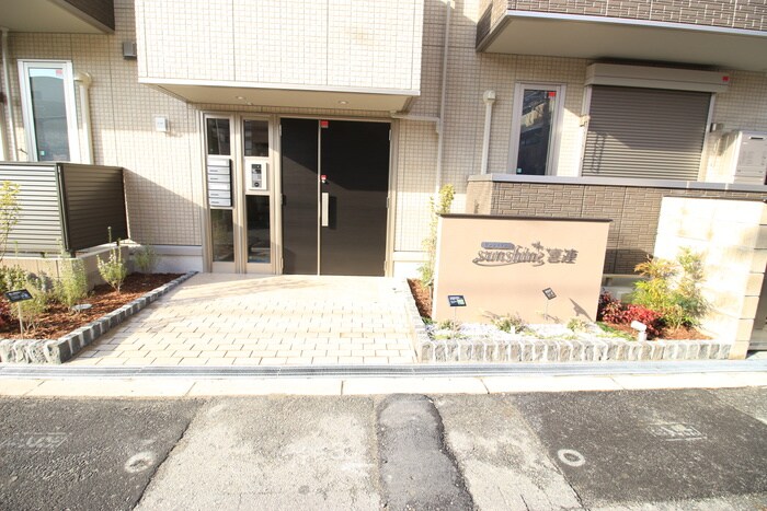 物件外観写真2　(エントランス部分)