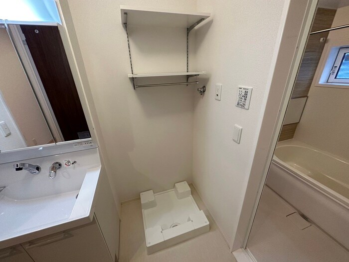 物件内観写真12　(洗濯機置場)