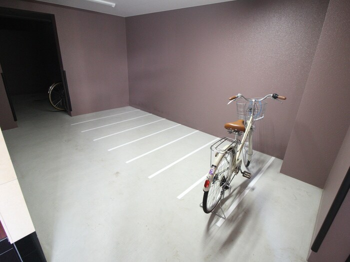 物件外観写真4　(駐輪場)