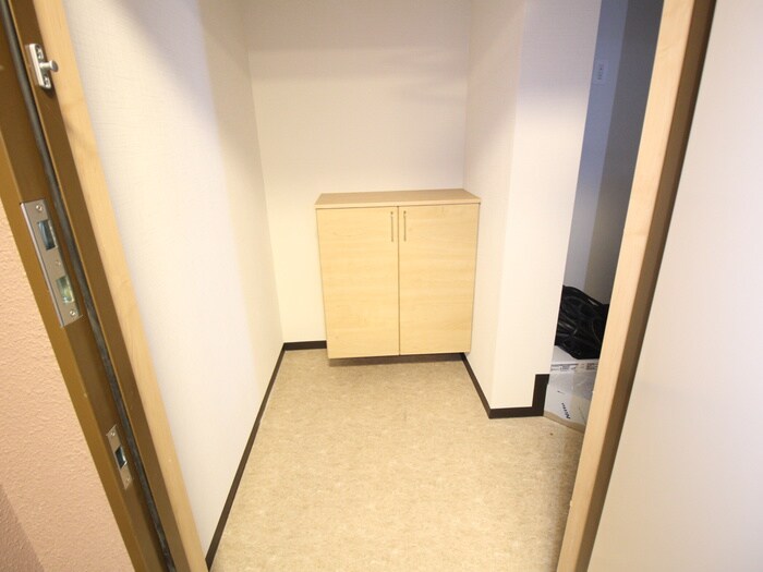 物件内観写真17　(玄関)