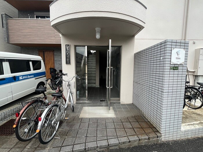 物件外観写真2　(エントランス部分)