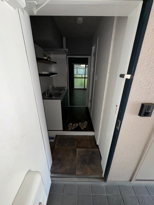 物件内観写真8　(玄関)