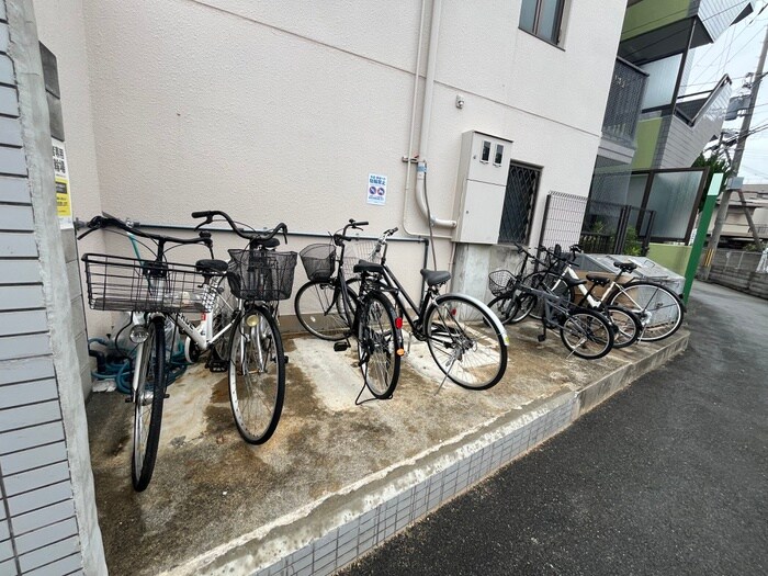 物件外観写真6　(駐輪場)