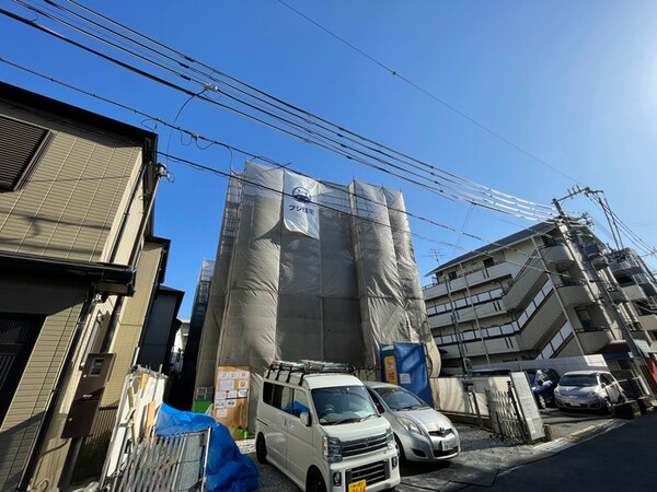 建築中
