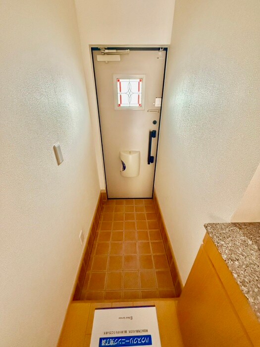 物件内観写真17　(玄関)
