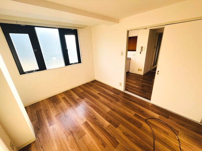 物件内観写真2　(居室)