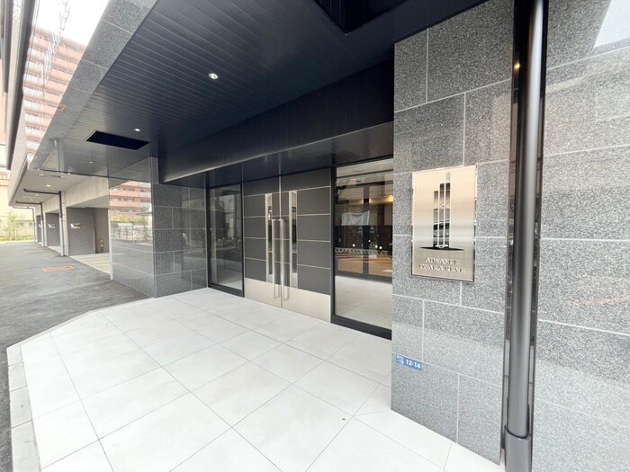 物件外観写真4　(エントランス部分)