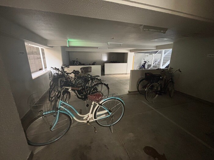 物件外観写真4　(駐輪場)