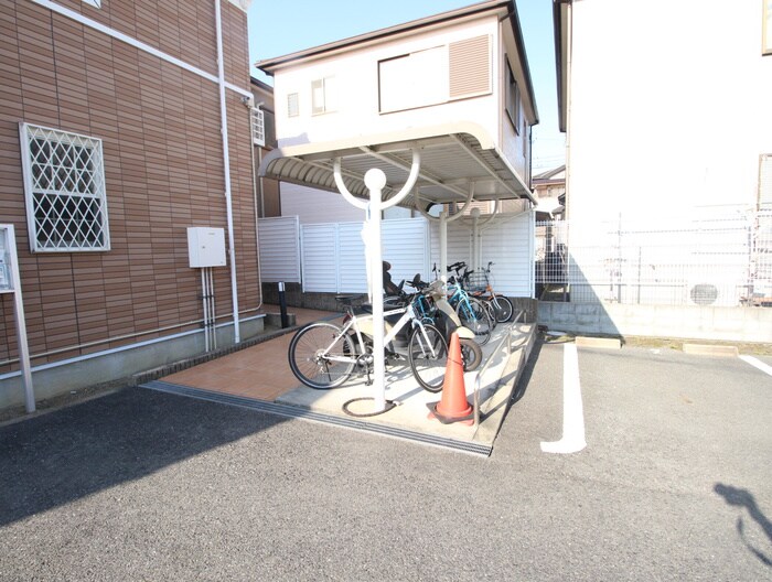 物件外観写真4　(駐輪場)