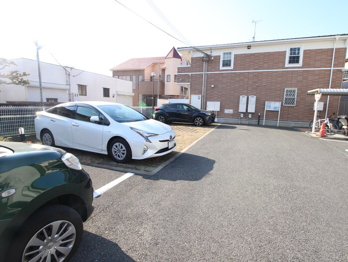 物件外観写真6　(駐車場)