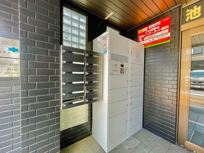 物件外観写真2　(エントランス部分)