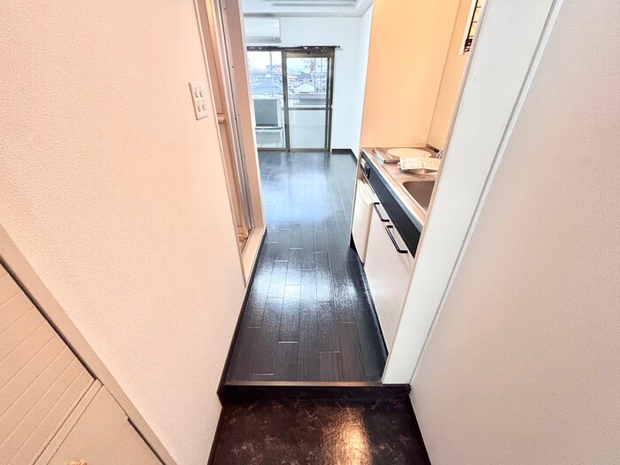 物件内観写真16　(玄関)