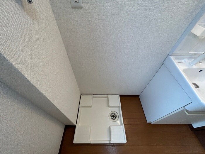 物件内観写真16　(洗濯機置場)