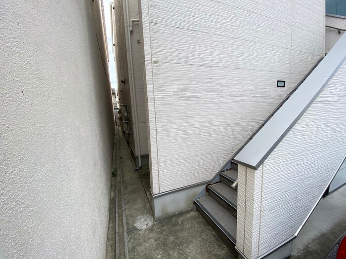 物件外観写真4　(エントランス部分)