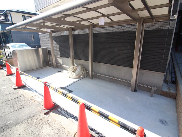 物件外観写真2　(駐輪場)