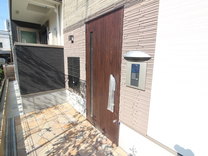 物件外観写真4　(エントランス部分)