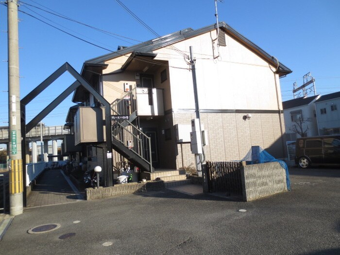 物件外観写真2　(エントランス部分)