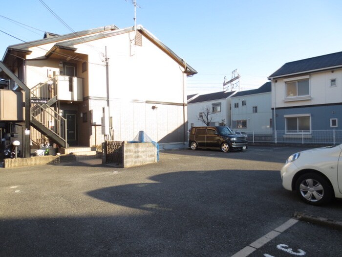 物件外観写真6　(駐車場)