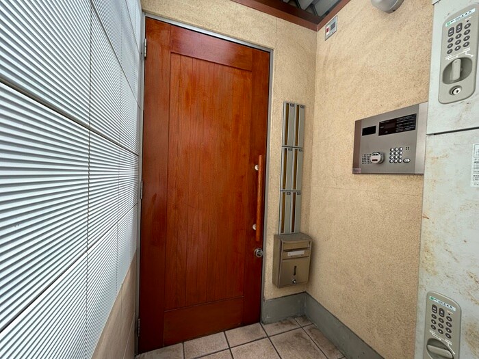 物件外観写真4　(エントランス部分)