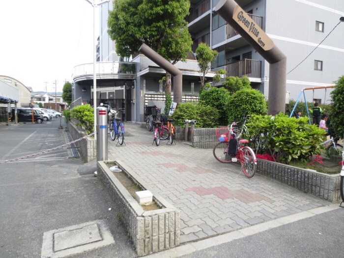 物件外観写真3　(エントランス部分)