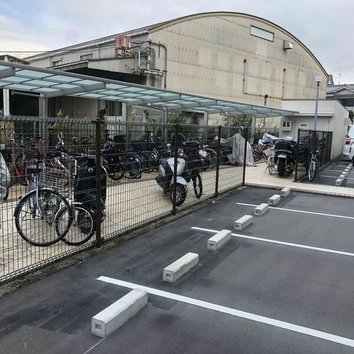 物件外観写真6　(駐車場)