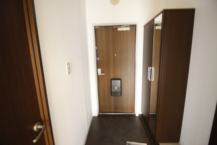 物件内観写真16　(玄関)