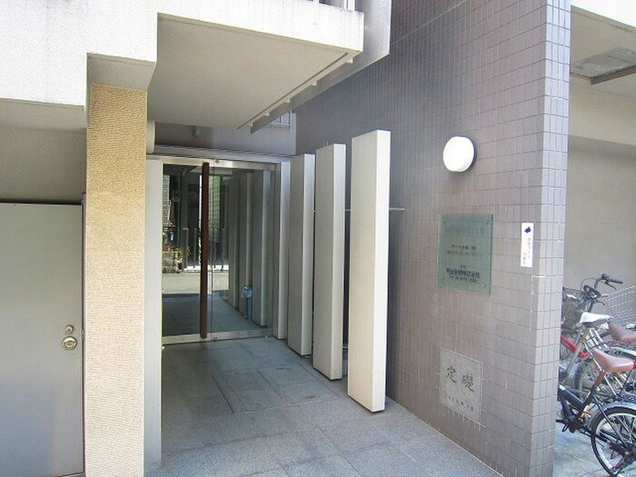 物件外観写真2　(エントランス部分)