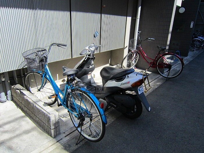 物件外観写真3　(駐輪場)