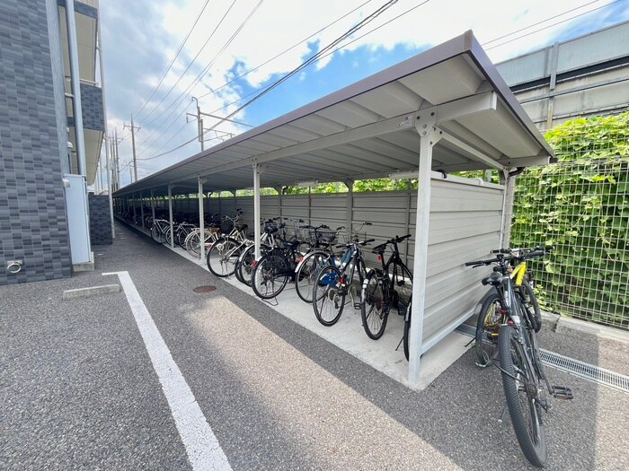 物件外観写真3　(駐輪場)