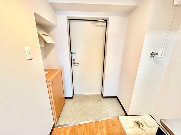 物件内観写真16　(玄関)