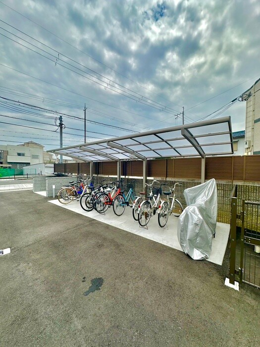 物件外観写真5　(駐輪場)