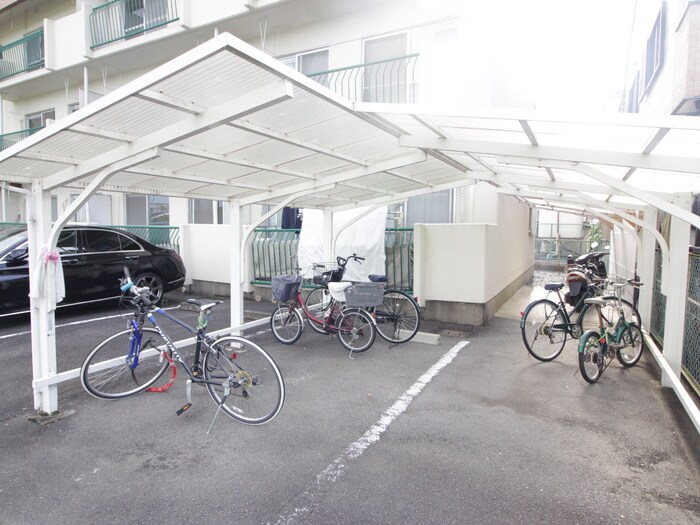 物件外観写真4　(駐輪場)