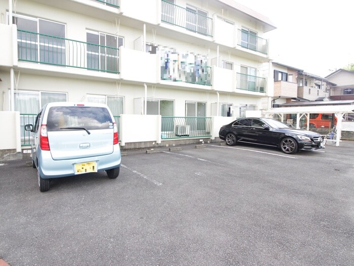 物件外観写真6　(駐車場)
