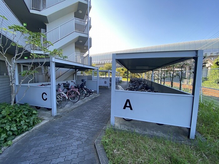 物件外観写真4　(駐輪場)