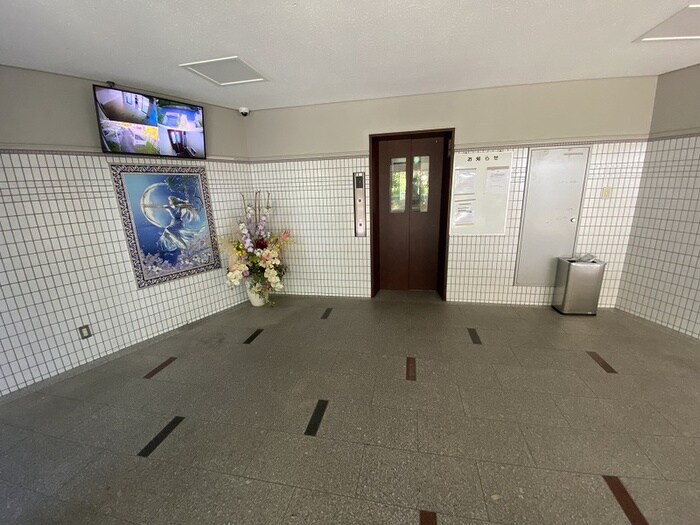 物件外観写真6　(エントランス部分)