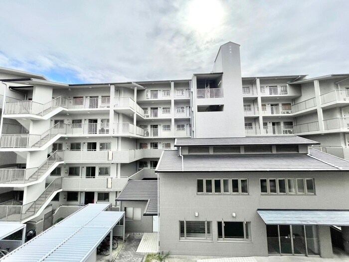 物件内観写真21　(室内からの展望)