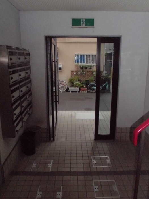 物件外観写真5　(エントランス部分)