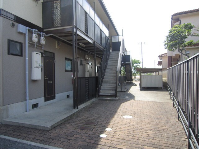 物件外観写真2　(駐輪場)