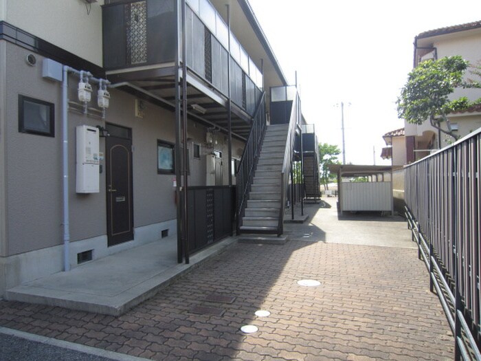 物件外観写真6　(エントランス部分)