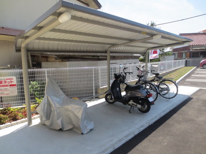 物件外観写真3　(駐輪場)