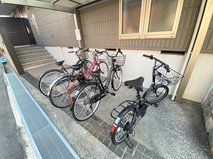 物件外観写真4　(駐輪場)