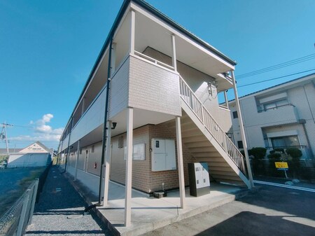 South wing外観写真