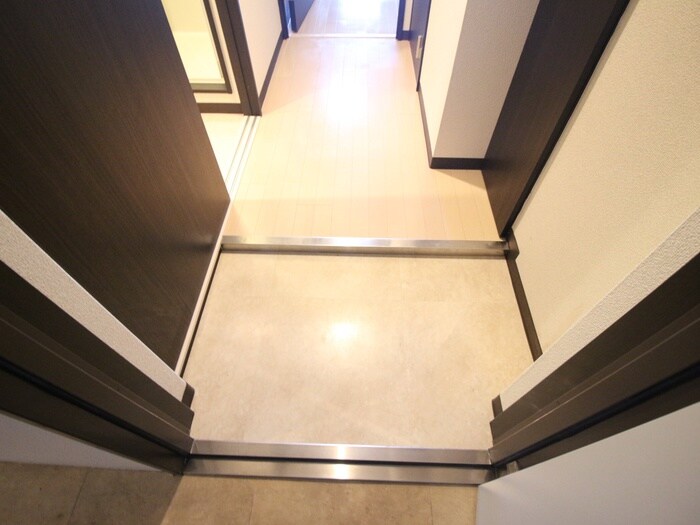 物件内観写真7　(玄関)