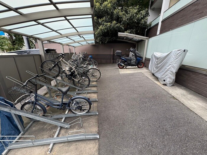物件外観写真3　(駐輪場)
