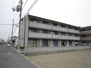 レオパレス小松里外観写真