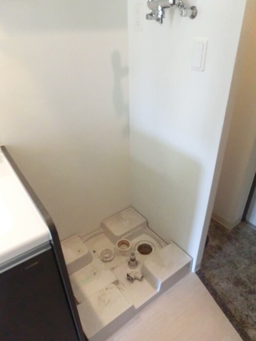 物件内観写真12　(洗濯機置場)