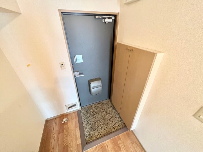 物件内観写真8　(玄関)