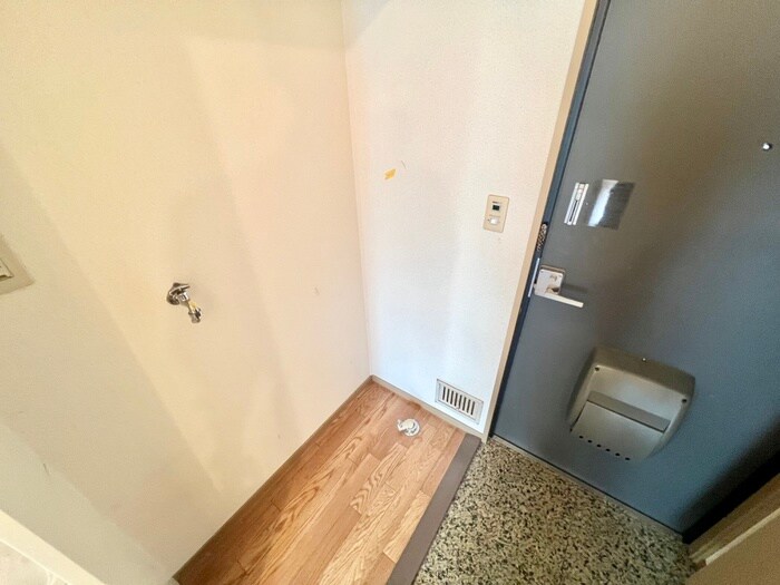 物件内観写真17　(洗濯機置場)